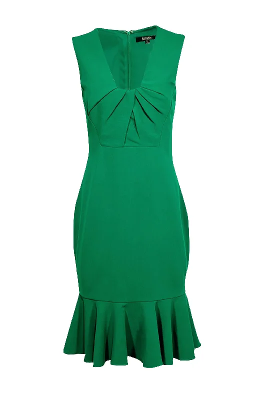 Plus Size Women Dress with a Flattering A - Line Cut for Comfort and Style Plus Size Women Dress with a Flattering A - Line Cut for Comfort and Style Badgley Mischka - Green Ruched Neckline Sleeveless Midi Dress Sz 6
